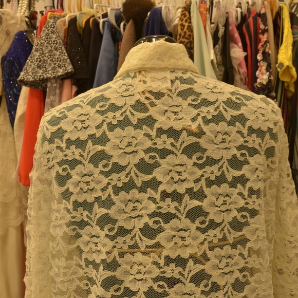 Vintage off white sheer lace long sleeved button down blouse. - Picture 7 of 8